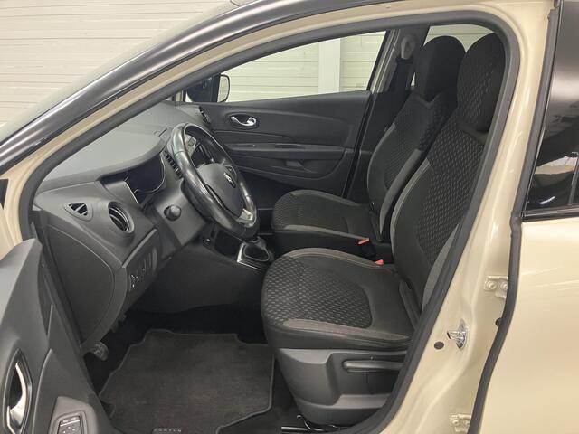 Renault CAPTUR 0.9 TCe Intens / Navigatie / LED Verlichting / Dealer Onderhouden / Cruise Control / Climate Control / Bluetooth / Keyless Entry & Go /