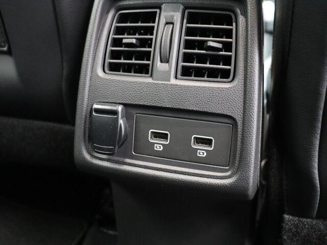 Renault CAPTUR TCe 130pk Intens | Climate control | Achteruitrijcamera | Adaptieve cruise control | Stuur verwarming | Dodehoek detectie |