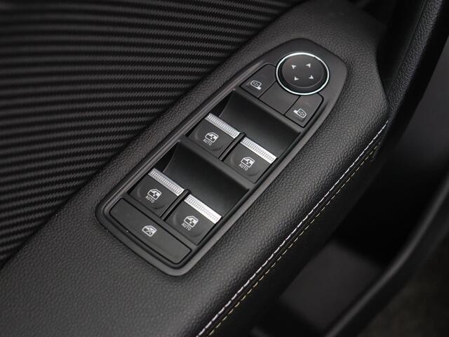 Renault CAPTUR Hybrid 145pk E-tech Engineered | Achteruitrijcamera | Parkeersensoren voor en achter | Cruise control | Climate control |