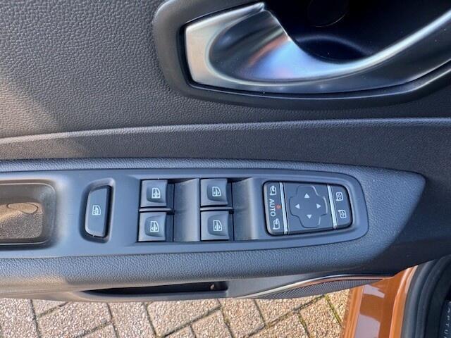 Renault CAPTUR 1.3 TCe Intens Automaat en Led koplampen. Navi.