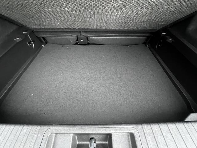 Renault CAPTUR 1.3 mild hybrid 160 techno / Fabrieksgarantie tot 12-2026 / Stuur- en stoelverwarming / Navigatie via Apple Carplay Android groot scherm / Adaptieve CC / Achteruitrijcamera / 18" LM wielen /