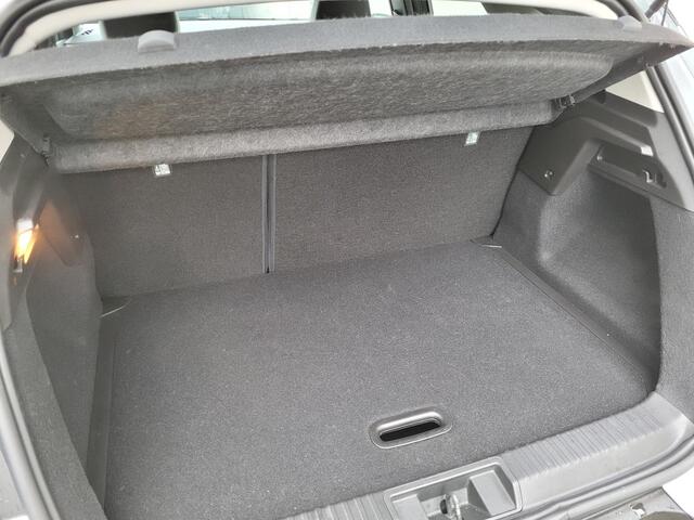 Renault CAPTUR 1.3 TCe 140 Intens | Automaat | Hoge Instap | Trekhaak | Navigatie | Dealer Onderhouden!