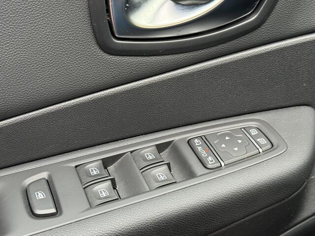 Renault CAPTUR 1.3 TCe Intens | NAP | 1E eigenaar | 100% dlr onderhouden | Navigatie | Achteruitrijcamera | Dodehoek detectie | DAB | LED | Climate Control |