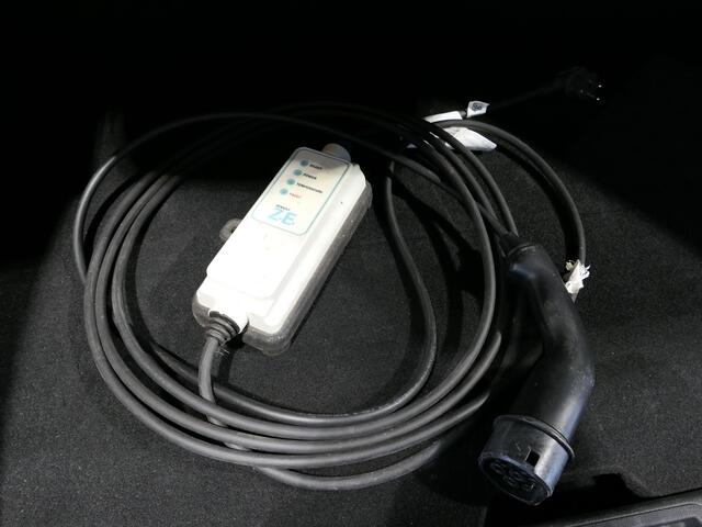 Renault CAPTUR 1.6 E-Tech Plug-in Hybrid 160 Intens - Dealer onderhouden! - Camera - Sensor v+a - Cruise