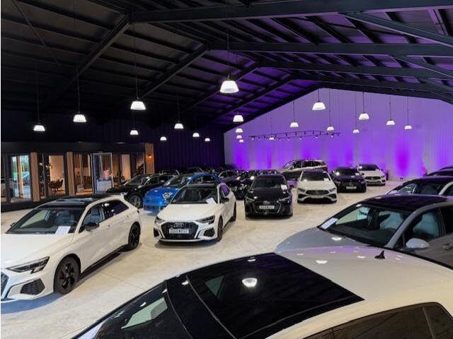 Renault CAPTUR E-TECH Plug-in Hybrid Initiale Paris Pano Bose Voll opties