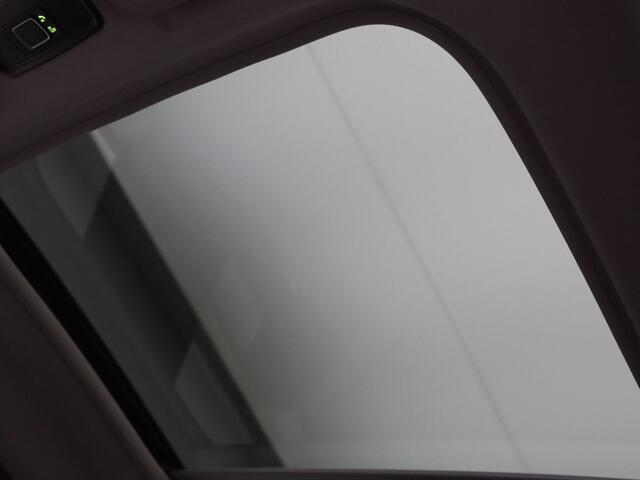 Renault CAPTUR TCe 100pk Intens 360° Camera | Cruise | Navi | Parkeersens. v+a | Panoramadak | Trekhaak