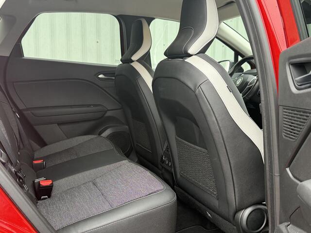 Renault CAPTUR 1.3 TCe 140 Intens / NL Auto / Dealer Onderhouden / Trekhaak 1500 KG / Camera / Navigatie / Apple CarPlay/Android Auto / Verwarmde Voorruit / Stuurverwarming / Adaptive Cruise Control / Half Lederen Bekleding /