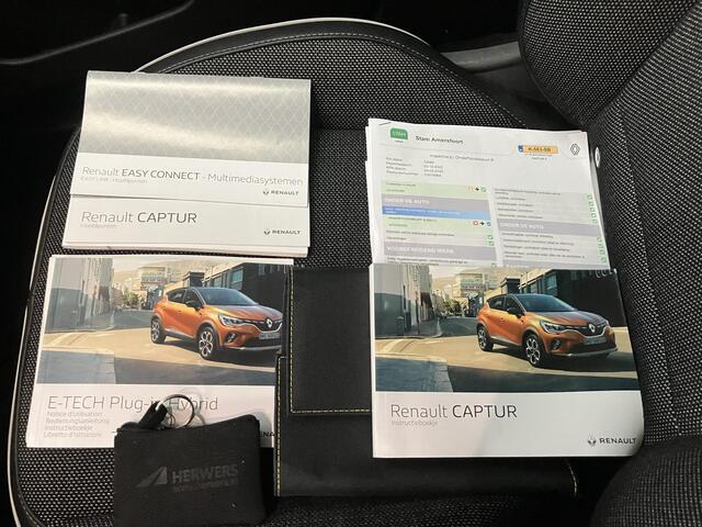 Renault CAPTUR 1.6 E-Tech Plug-in Hybrid 160 Intens / Eerste Eigenaar / NL Auto / Dealer Onderhouden / Navigatie / Camera / Climate Control / Half Lederen Bekleding / Digitaal Dashboard / Apple CarPlay/Android Auto /