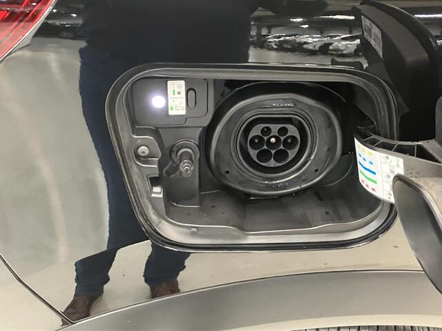 Renault CAPTUR 1.6 E-Tech Plug-in Hybrid 160 Intens / Eerste Eigenaar / NL Auto / Dealer Onderhouden / Navigatie / Camera / Climate Control / Half Lederen Bekleding / Digitaal Dashboard / Apple CarPlay/Android Auto /