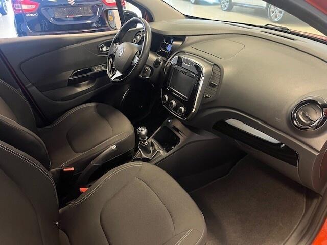 Renault CAPTUR 1.2 TCe Limited ( sensoren / navigatie / trekhaak )