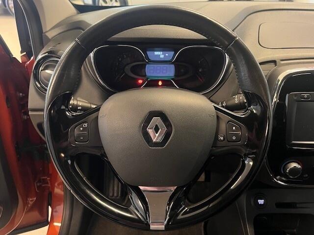 Renault CAPTUR 1.2 TCe Limited ( sensoren / navigatie / trekhaak )