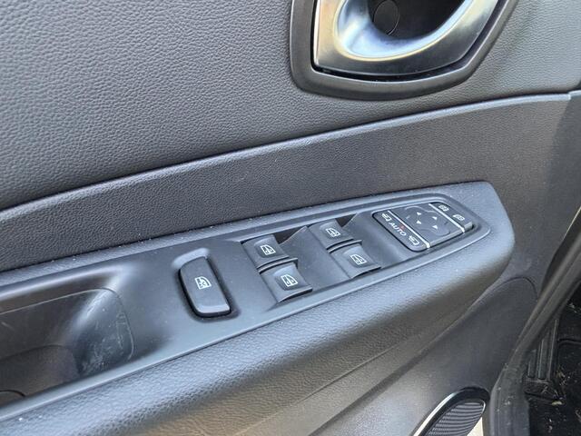 Renault CAPTUR 0.9 TCe Intens | Luxe uitvoering | Airco | Navigatie | Parkeersensoren | Camera | Trekhaak | lage km stand!