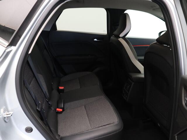 Renault CAPTUR TCe 100pk Intens | Climate Control | Keyless entry en start | Parkeersensoren achter | Lichtmetalen velgen | Apple Carplay & Android Auto |