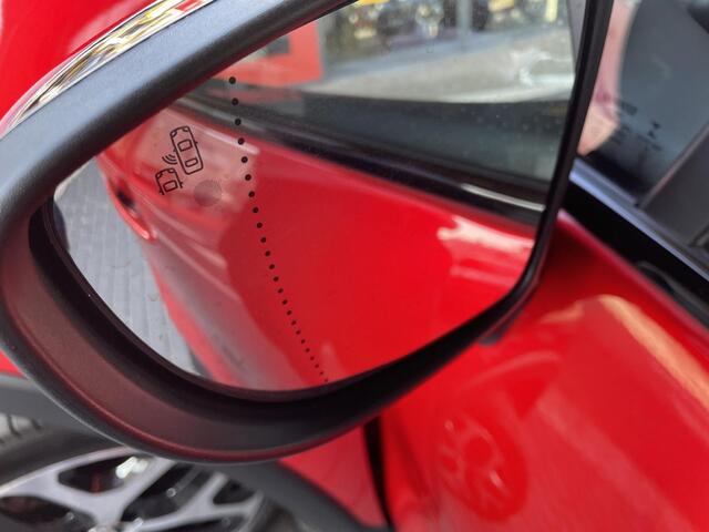 Renault CAPTUR 1.2 TCe Intens / DEALER ONDERHOUDEN / AUTOMAAT / NAVI / CLIMATE CONTROL / EASY PARK ASSIST / PDC + CAMERA /