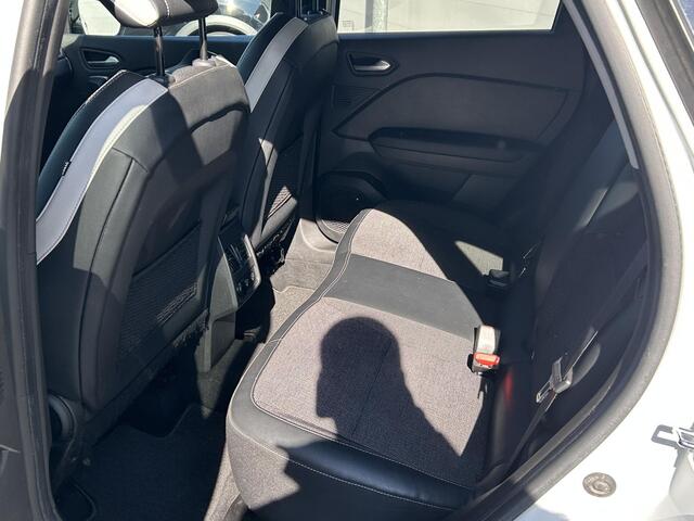 Renault CAPTUR 1.6 E-Tech Plug-in Hybrid 160 Intens (Hoge Instap) | Trekhaak | Navigatie | Camera | Climate Control |