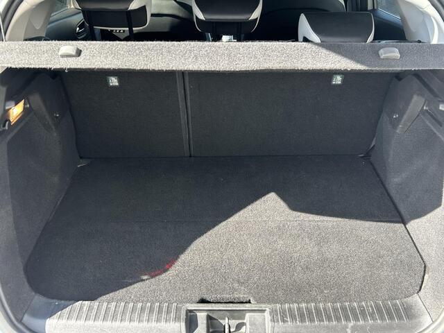 Renault CAPTUR 1.6 E-Tech Plug-in Hybrid 160 Intens (Hoge Instap) | Trekhaak | Navigatie | Camera | Climate Control |