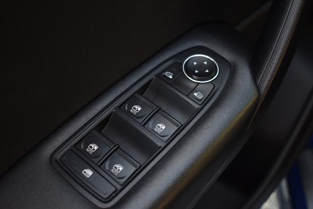 Renault CAPTUR 1.0 TCe LIMITED CRUISE/NAVI/KEYLESS