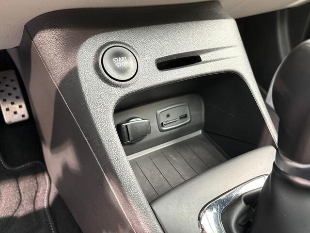 Renault CAPTUR 1.2 TCe Initiale Paris | Leder | Panoramadak |