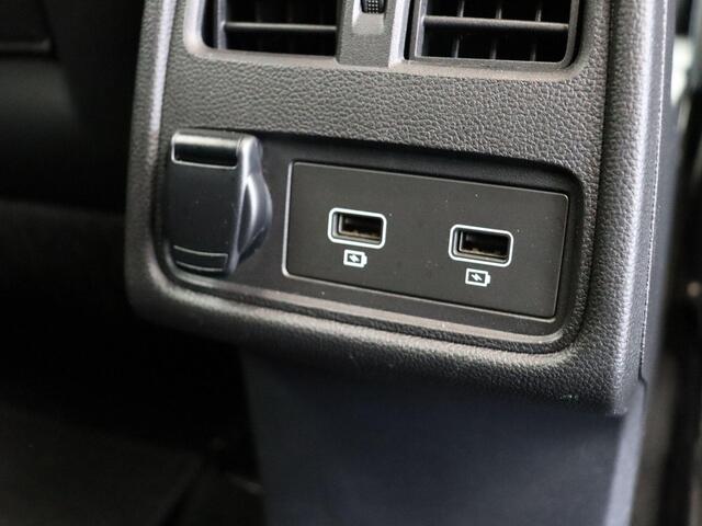 Renault CAPTUR TCe 130pk EDC/Autom. Intens | Dealer onderhouden | Climate Control | Parkeersensoren achter | 17" lichtmetaal |