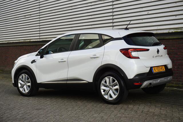 Renault CAPTUR 1.0 TCe 90 Camera+PDC/Metallic lak/Navigatie/ Michelinbanden, bijna nieuw!