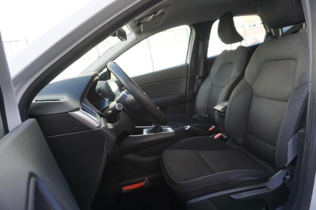 Renault CAPTUR 1.0 TCe 90 Camera+PDC/Metallic lak/Navigatie/ Michelinbanden, bijna nieuw!