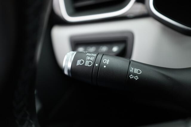 Renault CAPTUR 1.6 E-Tech Plug-in Hybrid 160 Intens | Trekhaak | All Season | Camera | Stoelverw. | Bose Audio | NAV + CarPlay | Cruise Ctrl.