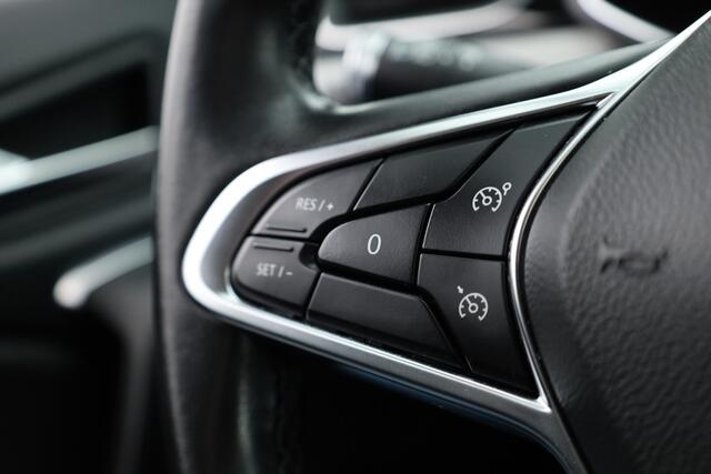 Renault CAPTUR 1.6 E-Tech Plug-in Hybrid 160 Intens | Trekhaak | All Season | Camera | Stoelverw. | Bose Audio | NAV + CarPlay | Cruise Ctrl.