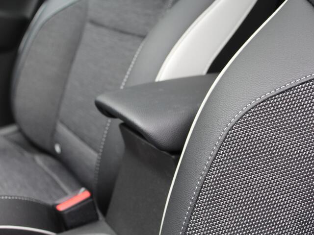 Renault CAPTUR 1.0 TCe 90 Intens / Achteruitrijcamera / Parkeersensoren voor + achter / Elektrisch glazen schuif-/ kanteldak / Metaalkleur / Two-tone kleursamenstelling / Side-steps / Audio-navigatiesysteem full map / Apple Car Play & Android auto / LED / Armsteun voor 