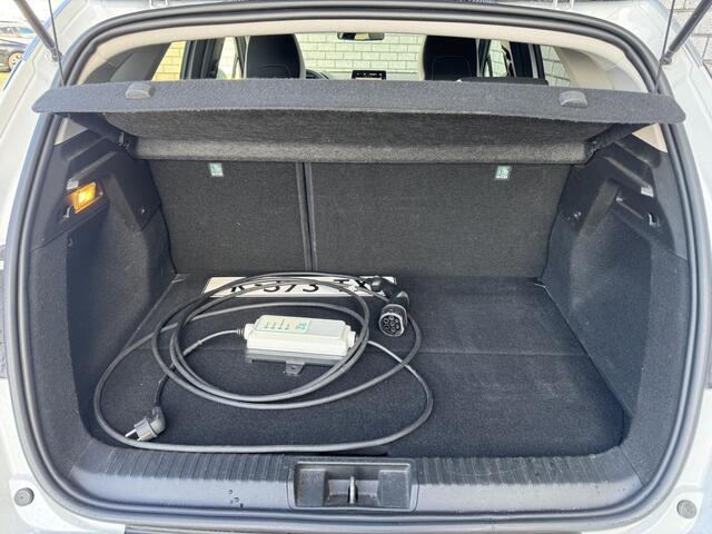 Renault CAPTUR 1.6 E-Tech Plug-in Hybrid 160 Intens | Trekhaak | Achteruitrijcamera | Apple CarPlay / Android Auto | Navigatie |