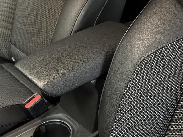 Renault CAPTUR 1.3 TCe mild hybrid 160 Rive Gauche | Groot navi | 18" | Stoelverwarming | 360 Camera | PDC | Led 100% Dealer onderhouden!