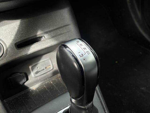 Renault CAPTUR 1.2 TCe 120PK Intens / Trekhaak / Automaat / Camera / Climate / Blind spot warning / LMV / 2e Paasdag open 09.00-17.00 uur