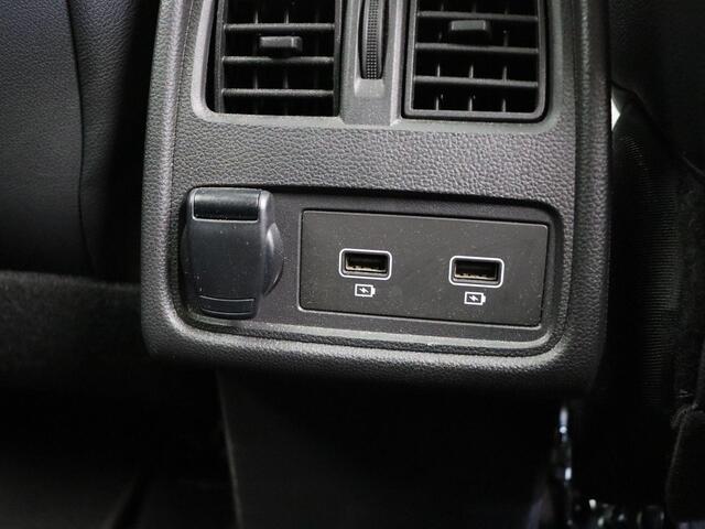 Renault CAPTUR TCe 100pk Intens | Schuif kantel dak | Bose audio | Navigatie | Parkeer camera | 1e Eigenaar |