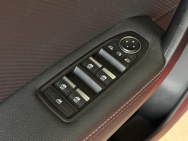 Renault CAPTUR 1.3 TCe 140 R.S. Line | Groot navi | 18" | Camera | Stoelverwarming | 100% Dealer onderhouden!