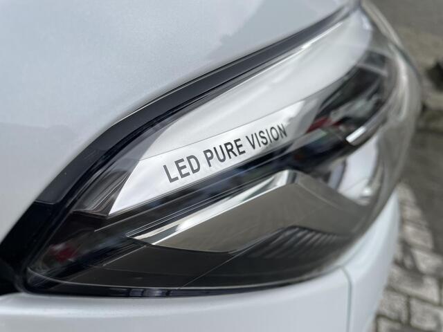 Renault CAPTUR 1.2 TCe Initiale Paris / AUTOMAAT / ZEER COMPLEET / NAVI / CLIMATE CONTROL / PDC + CAMERA / LEER / STOELVERWARMING /