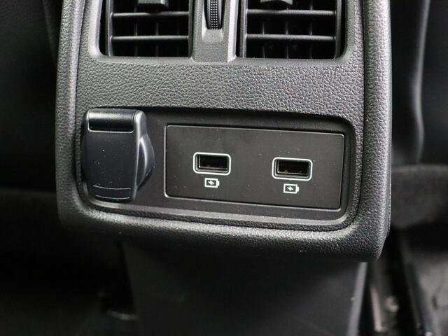 Renault CAPTUR E-Tech Hybrid 145pk R.S. Line | 1e Eigenaar | Dealer onderhouden | Trekhaak | Achteruitrijcamera | Automatische Airco | 18" Lichtmetalen Velgen |