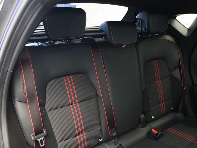 Renault CAPTUR E-Tech Hybrid 145pk R.S. Line | 1e Eigenaar | Dealer onderhouden | Trekhaak | Achteruitrijcamera | Automatische Airco | 18" Lichtmetalen Velgen |