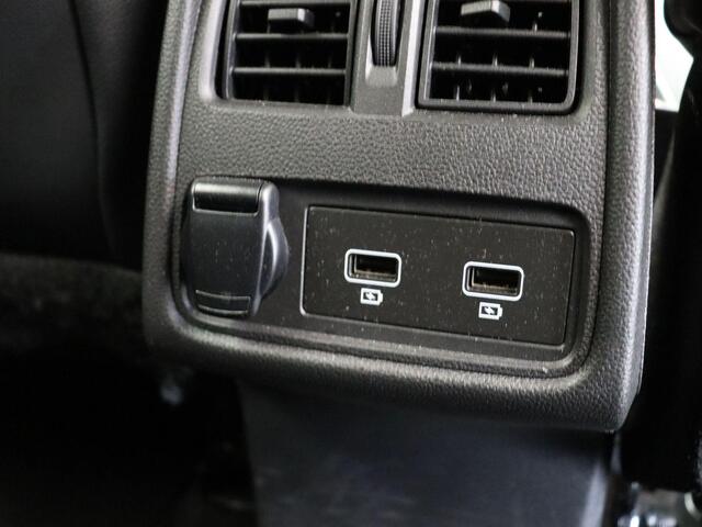 Renault CAPTUR TCe 90pk Intens | Dealeronderhouden | Parkeersensoren voor/achter | 360 gradencamera | 9,3" Navigatie | Climate control |