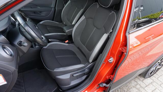 Renault CAPTUR 0.9 TCe 90pk Bose LED Navi Keyless Trekhaak 17inch LM 78852km! *NL auto*