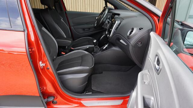 Renault CAPTUR 0.9 TCe 90pk Bose LED Navi Keyless Trekhaak 17inch LM 78852km! *NL auto*