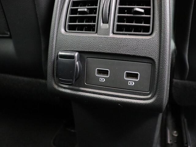 Renault CAPTUR TCe 100pk Intens | Trekhaak | Achteruitrijcamera | Apple Carplay | Android Auto |