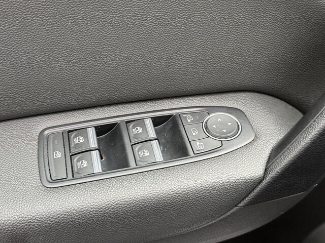 Renault CAPTUR 1.6 E-Tech Plug-in Hybrid 160 Intens | elektrisch glazen schuif-/kanteldak | 360 graden camera | Stoelverwarming | Park assist | Navigatie |