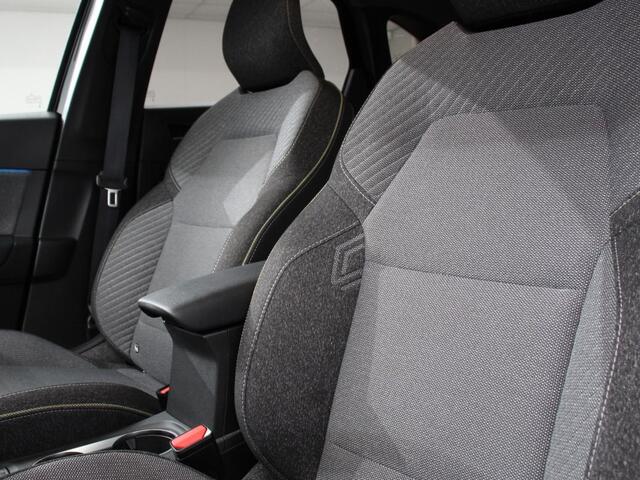 Renault CAPTUR 1.3 TCe Techno 160pk automaat | DEMO ! | Climate control Adaptieve cruise control Camera Parkeersensoren LED Verwarmde voorstoelen Stuurverwarming Navigatie Apple Carplay/ Android Auto Keyless