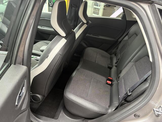 Renault CAPTUR 1.0 TCe 100 Intens | Achteruitrijcamera | NAP | Navigatie | Trekhaak | Climate Control | LED | DAB | Lichtmetaal |