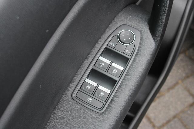 Renault CAPTUR 1.3 mild hybr. 140 techno Camera/Navigatie/NL Auto!!