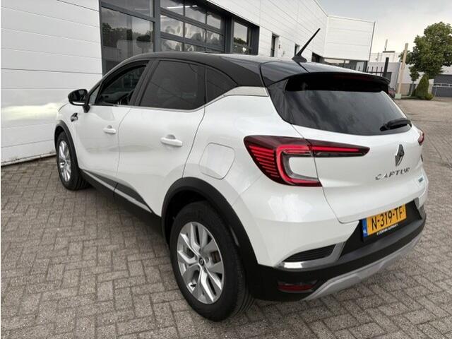 Renault CAPTUR 1.6 E-Tech Plug-in Hybrid 160 PK Business | Metallic wit met zwart dak | Camera achter | Parkeersensoren voor |