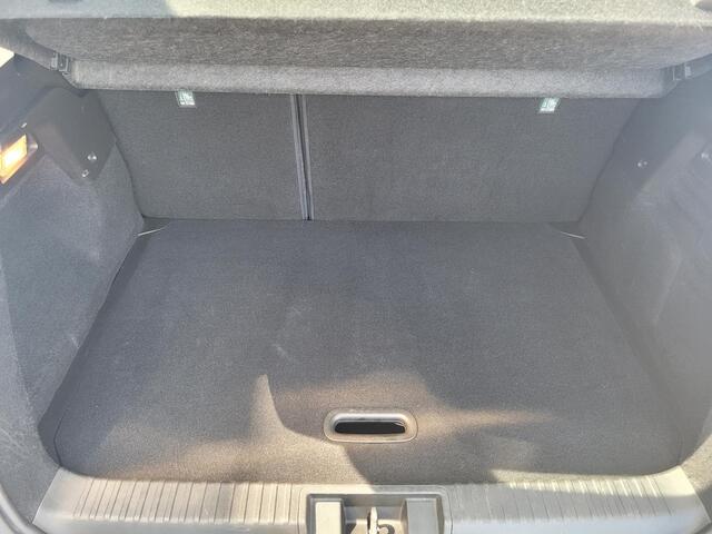 Renault CAPTUR 1.3 TCe 140 Intens | Automaat | Leder | Stoelverw. | Trekhaak | Bose Audio
