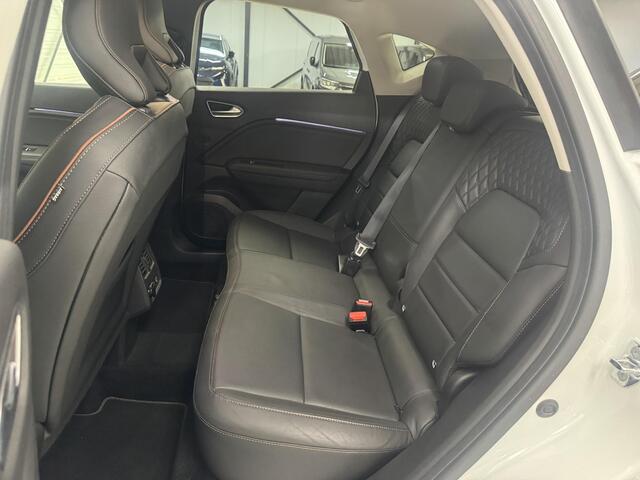 Renault CAPTUR 1.3 TCe 130 Initiale Paris / Eerste Eigenaar / Dealer Onderhouden / Lederen Bekleding / BOSE Audio / Navigatie / Trekhaak 1500 KG / Stoel- en Stuurverwarming / Adaptive Cruise Control / Climate Control /
