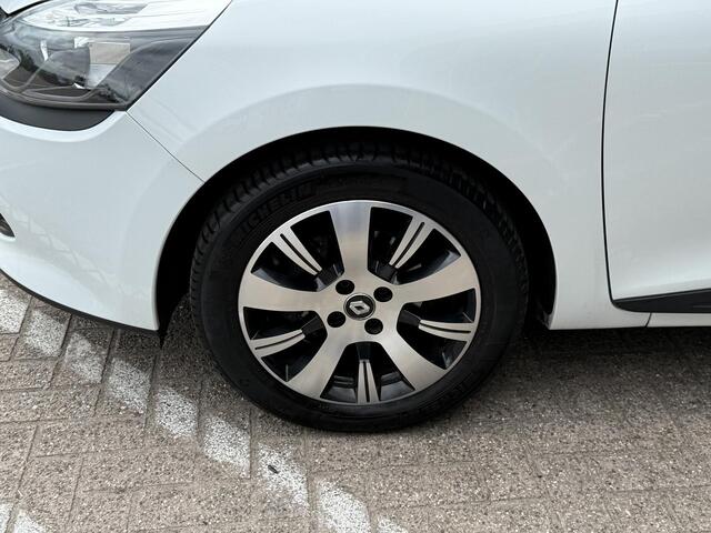 Renault CLIO 0.9 TCe 90 Authentique Black Line | NAP | Airco | Trekhaak | Cruise Control | Lichtmetaal |