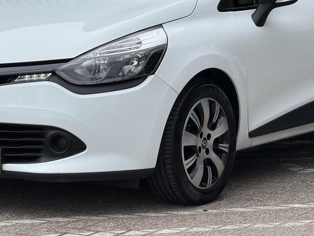 Renault CLIO 0.9 TCe 90 Authentique Black Line | NAP | Airco | Trekhaak | Cruise Control | Lichtmetaal |
