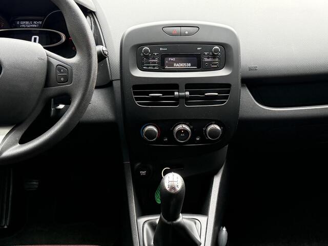 Renault CLIO 0.9 TCe 90 Authentique Black Line | NAP | Airco | Trekhaak | Cruise Control | Lichtmetaal |